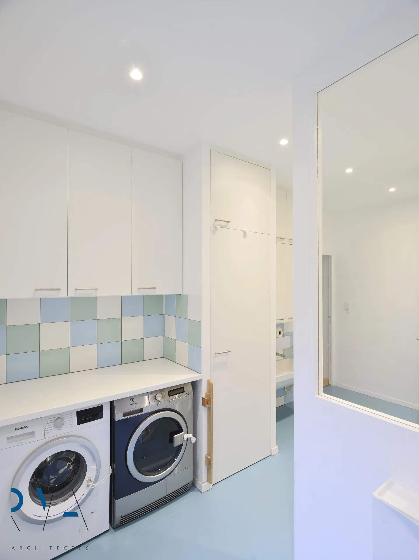 Rénovation complète de l'intérieur, du sol au plafond, en passant par les murs et le mobilier