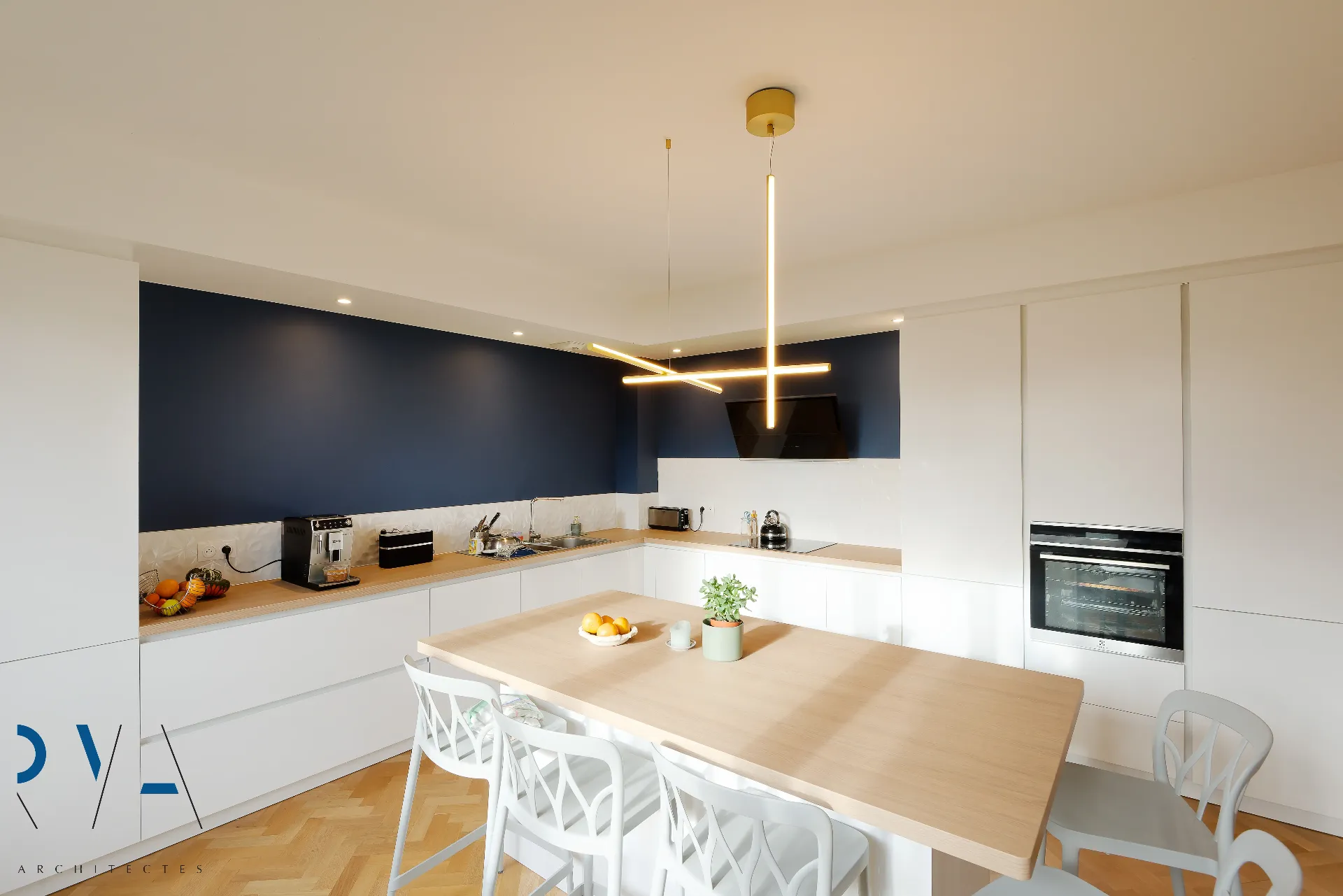 Espace contemporain, design minimaliste et matériaux de qualité