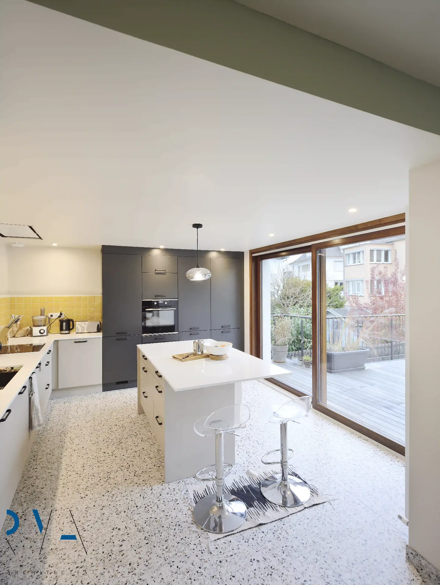 La transparence des espaces prolonge les vues vers le jardin